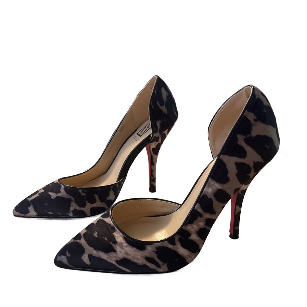 Signature by Shoedazzle Leopard Print Heels